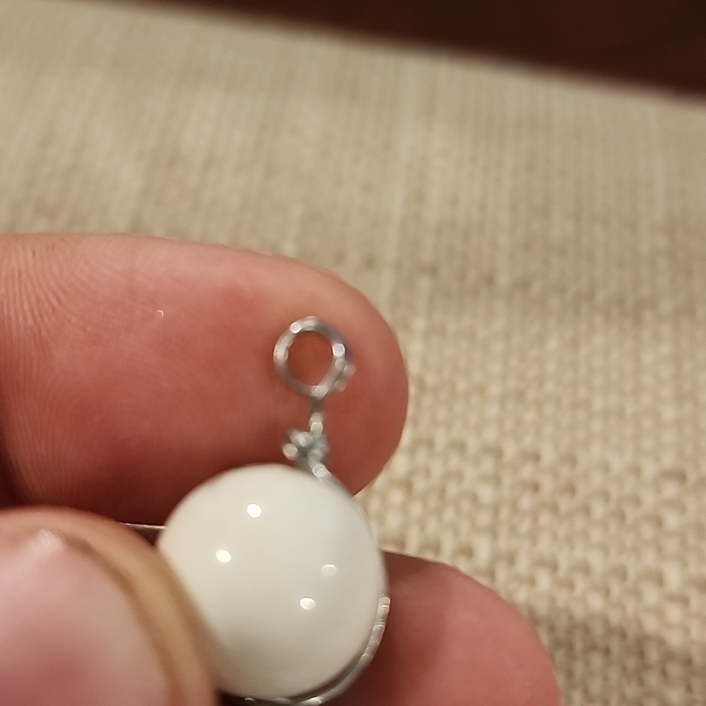 Elegant Silver and White Marble Pendant - Picture 2 of 2